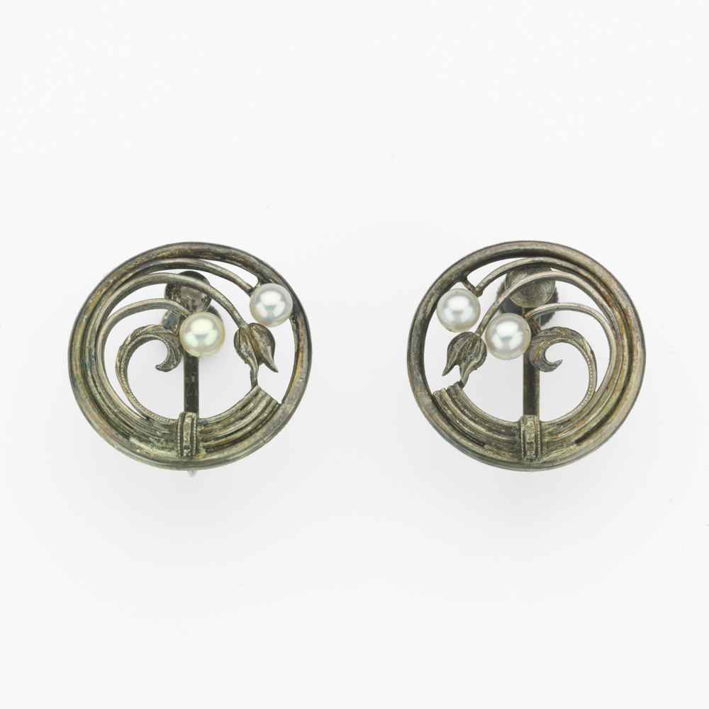 アールヌーボー様式のイヤリング（昭和初期～中期）/ Art Nouveau-style earrings (around 1930 - 1960)
