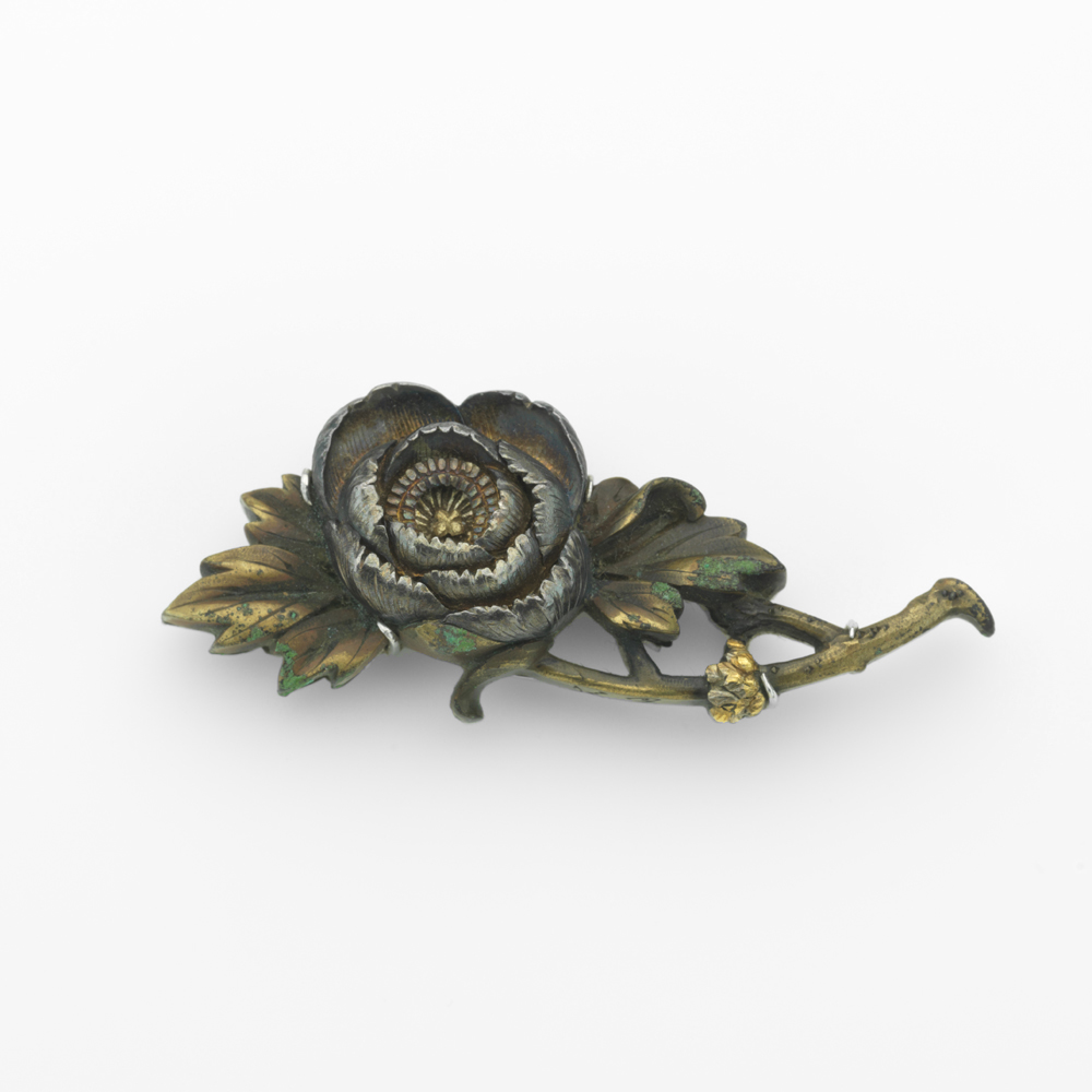 豊川光長作牡丹の帯留め（明治から大正時代）/ Peony obi-sash clip by Mitsunaga Toyokawa (late 1800s – around 1920)